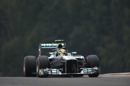 Libres 1: Lewis Hamilton lidera por delante de Red Bull. Fernando Alonso, quinto