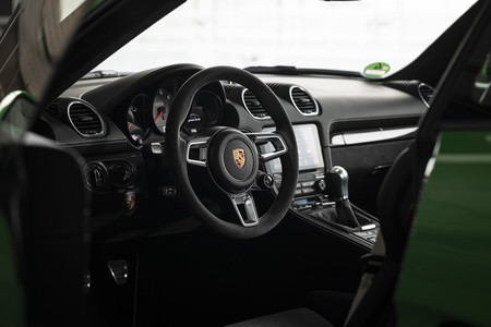 Porsche 718 Cayman GTS 4.0 2020 interior