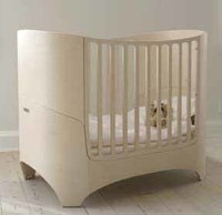 Cuna de diseño Leander que crece con el niño 