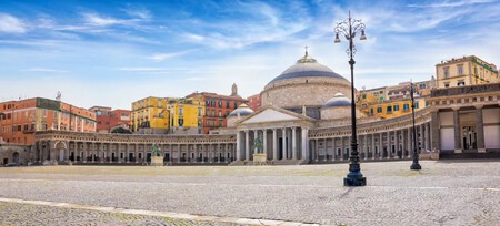 Piazza Del Plebiscito En Napoles