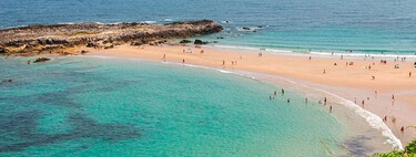 Ni El Sardinero ni Oyambre: esta es la playa virgen con una lengua de arena dorada que no puedes dejar de visitar en Cantabria 