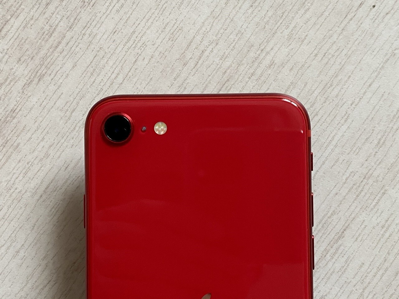 Why Apple Is Still Selling An IPhone SE With A Home Button In The