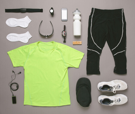 19 accesorios que te hacen más cómodo salir a correr (pezoneras, cremas antirrozaduras, cinturones de hidratación y más)