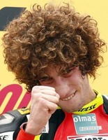 Marco Simoncelli calienta la pretemporada 2010