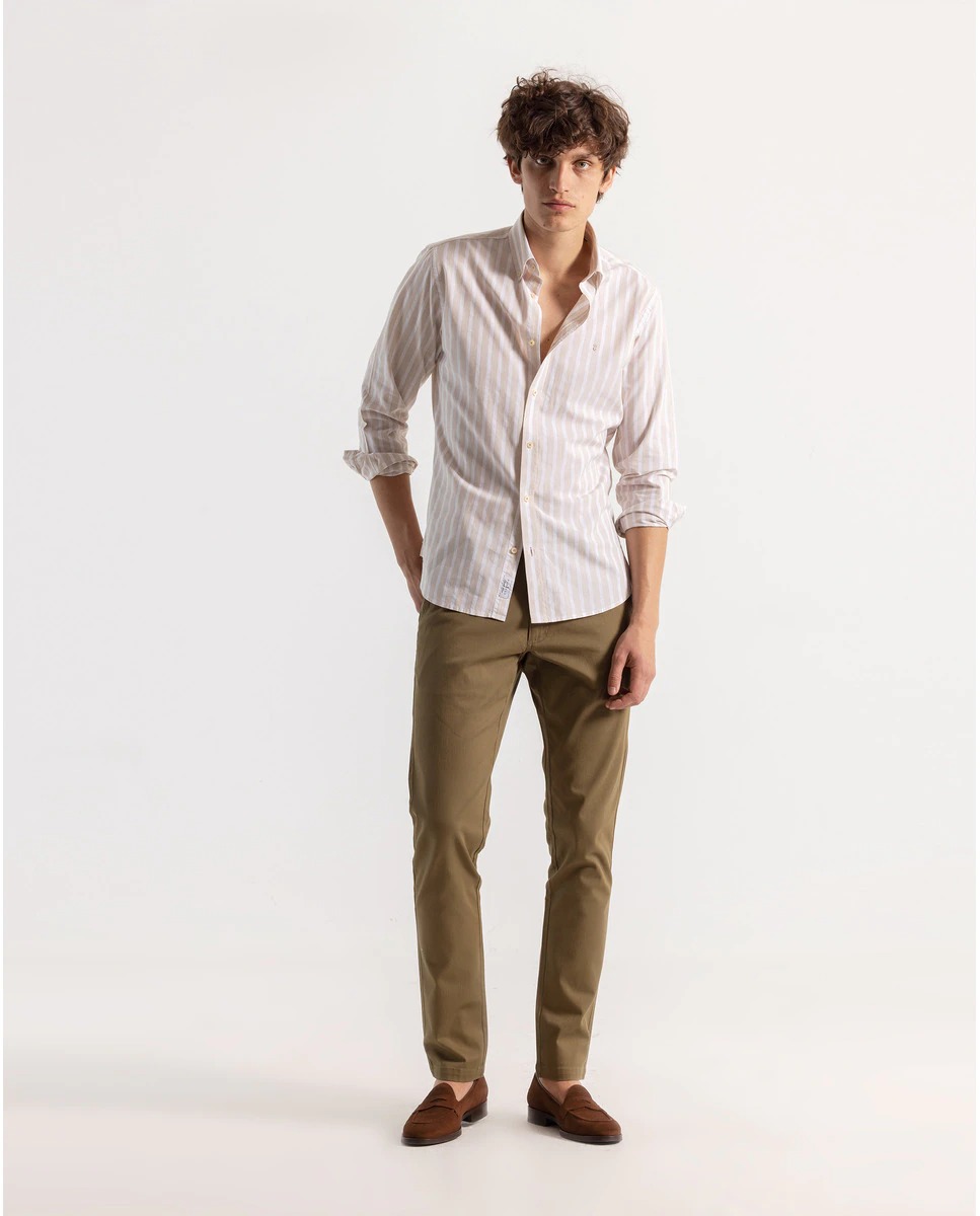 Chino de hombre regular kaki