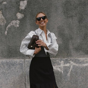 La nueva falda midi de Massimo Dutti será un must en el armario de primavera: cómoda, elegante y color azul noche estrellada