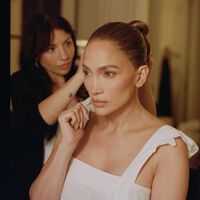 Marta Arce, experta en belleza: "Uno de los errores más habituales es seguir utilizando la base que llevábamos en verano. Lo que mejor funciona es volver poco a poco a nuestro tono real y recuperar calidez con bronzer o blush" 