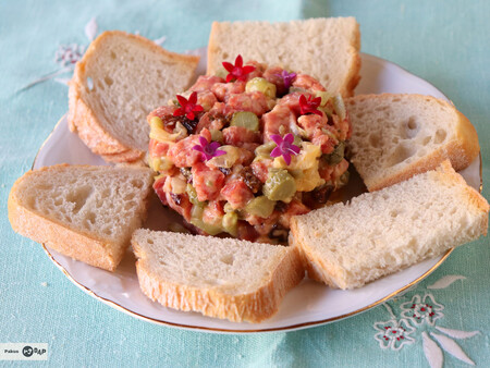 Receta de tartar de salchichón de Málaga, el aperitivo perfecto para iniciar un buen menú