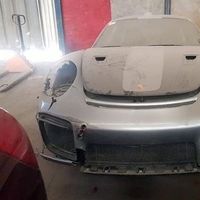 De los récords al olvido: un minuto de silencio por este Porsche 911 GT2 RS accidentado y abandonado