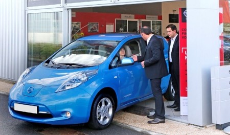 Francia quiere dar 10.000 euros por la compra de un coche eléctrico si se entrega a cambio un diésel