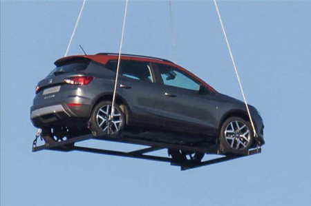 ¡Espiado! El SEAT Arona ya se pasea sin camuflaje por los cielos de Barcelona