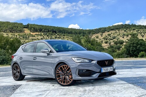 Probamos el CUPRA León 300: más tecnología y equipamiento con un comportamiento espectacular (+ vídeo)