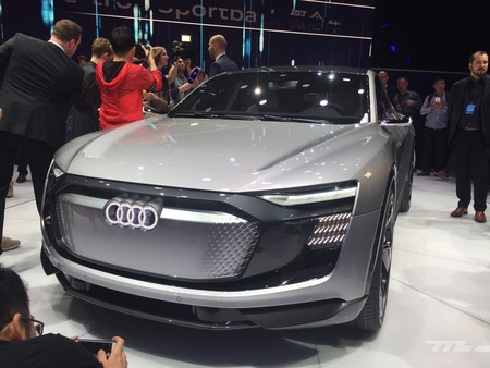 Con 500 km de autonomía eléctrica y hasta 503 CV, el Audi e-tron Sportback se adelanta al futuro