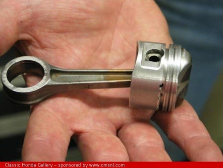 Honda RC 166, biela y pistón