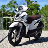 Motohispania Fasty 125: un scooter de rueda alta español con 13 CV y dos modos de conducción, por 3.545 euros