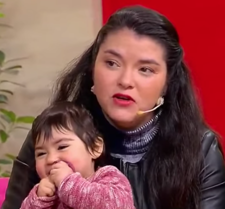 Una conductora de autobús de Chile, obligada a ir a trabajar con su bebé enferma, abre un fuerte debate sobre la conciliación
