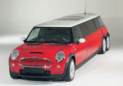 Mini Limousine en aparcamiento