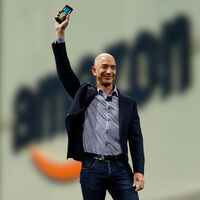 Jeff Bezos quiso plantar cara a Apple y Samsung en 2014. Menos de doce meses después, ya había dilapidado una fortuna