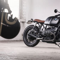 Los futbolistas tienen prohibido ir en moto, pero eso no ha impedido que Xabi Alonso tenga en su garaje una BMW muy especial