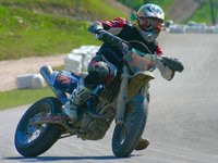 ¿Quieres mejorar tú estilo de supermotard? Eric Bougelet e Idalio Gavira te lo ponen fácil