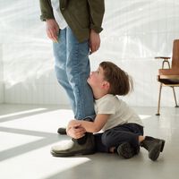 La sorprendente razón por la que tu hijo se porta mal solo contigo