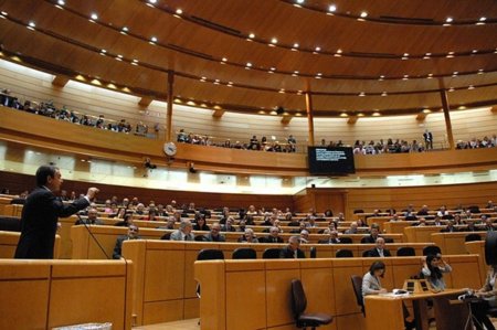El Senado justifica la inversión en su nueva web y ultima la compra de 440 móviles