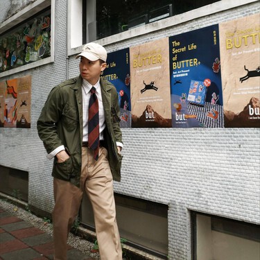 Entre el verano y el otoño hay una prenda que siempre funciona: así es como los hombres se han rendido ante la chaqueta militar