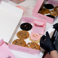 Crumbl Cookies llegó a México y provocó filas de horas para probar sus galletas: ahora quiere llegar a más personas con Uber Eats 