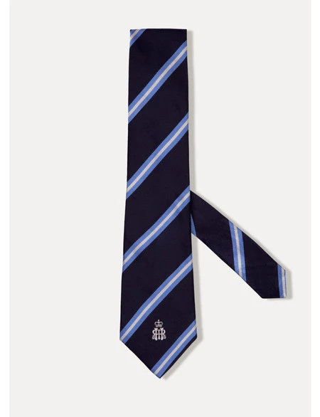 Hackett Le Da Un Nuevo Giro Al Look Marinero Con Su Coleccion Inspirada En Las Regatas