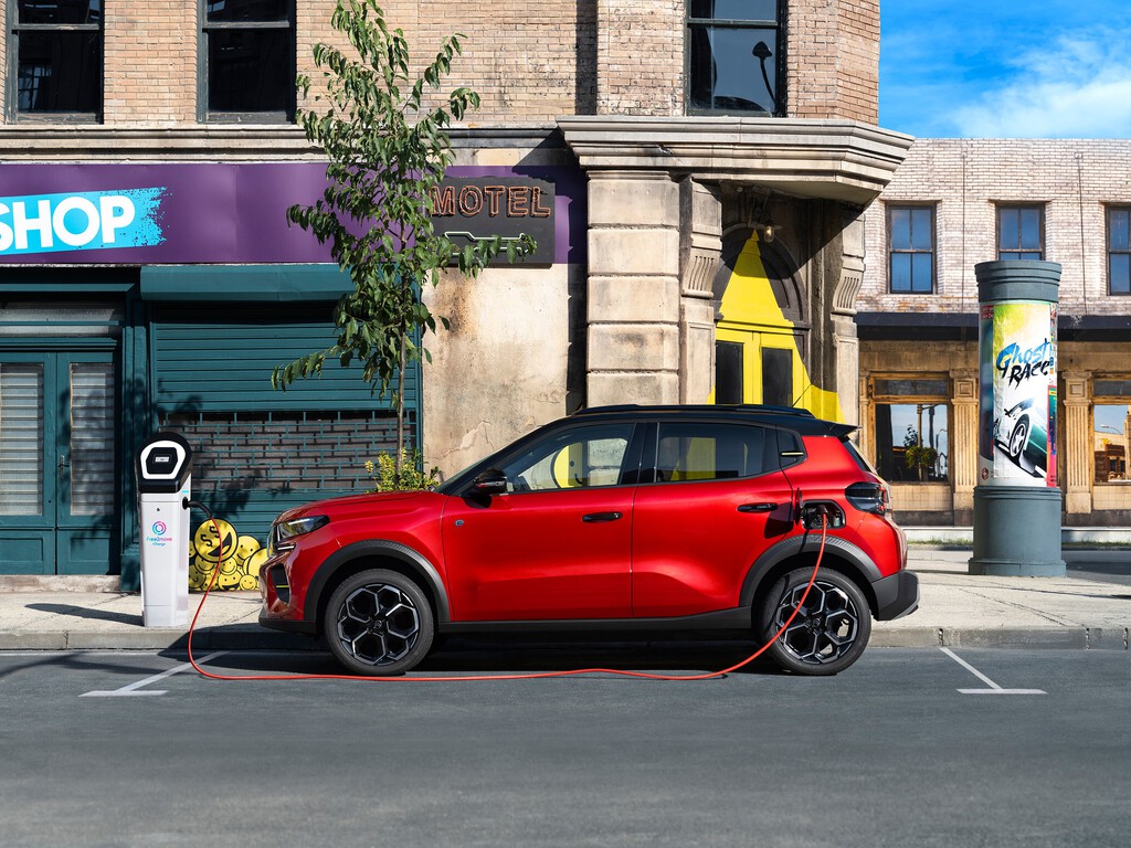 Francia sabe que el coche eléctrico es inaccesible para muchas familias. Ahora podrán hacerlo desde 54 euros/mes 