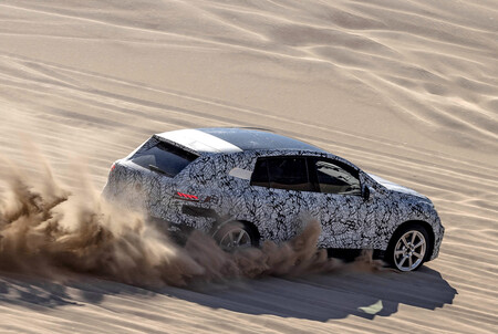 Mercedes Benz Eqs Suv Teaser 2