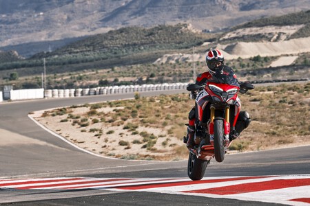 ¡Espectacular! La Ducati Multistrada V4 Pikes Peak es la trail más bestia de Ducati con 170 CV, 4 kg menos y parte ciclo de la Panigale