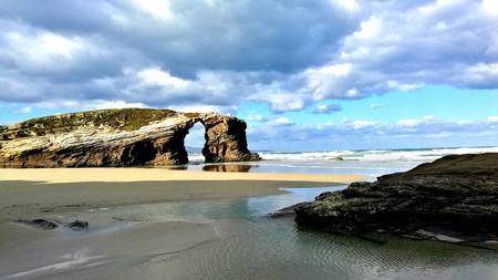 Una de las mejores playas de España al borde del cierre