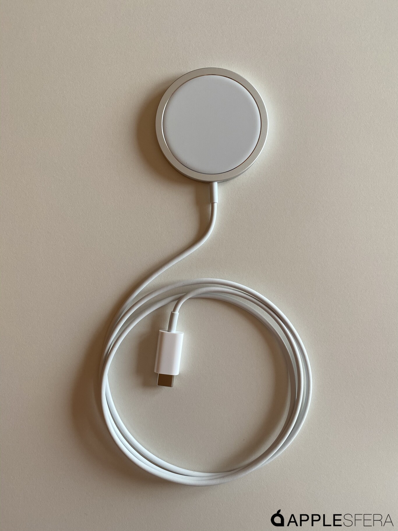 Lo hemos probado, así funciona el cargador MagSafe en un iPhone 11 Pro