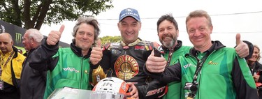 Con 45 años algunos se quedan en el sofá, Michael Rutter sigue ganando en la élite de las road race