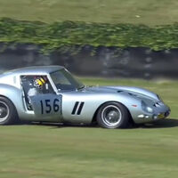 Este Ferrari es uno de los coches más caros de la historia. Un ex piloto de F1 lo ha llevado al límite y ha salido ardiendo