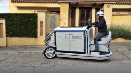 Scoobic es la moto eléctrica que te llevará la compra a casa mientras filtra la contaminación del aire