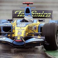 La primera decisión de Flavio Briatore como jefe de Alpine F1: poner en la puerta el mítico Renault R26 de Fernando Alonso 