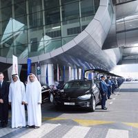 Uber y Tesla se hacen con la flota de taxis en Dubái: es el primer paso para conquistar los Emiratos Árabes Unidos