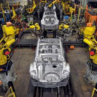 Nissan y Mercedes-Benz alertan por nueva crisis de chips: solo tienen reservas hasta noviembre y temen paros en sus fábricas 