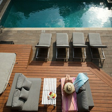 Llega a Lidl el 2 de abril la tumbona plegable, minimalista y con reposacabezas que cuesta solo 54,99 euros 