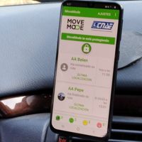 Sin WhatsApp ni llamadas al volante: las autoescuelas impulsan el 'modo coche' con esta nueva app para el móvil