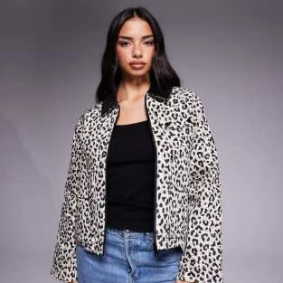 Chaqueta beis con estampado de leopardo, cremallera y solapas de pana en contraste de Barbour International

