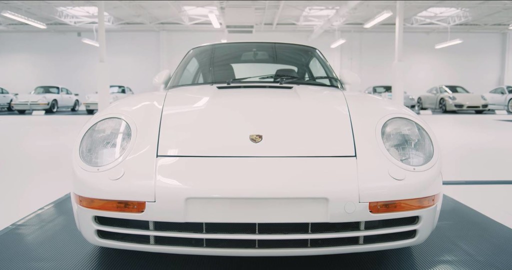 Video: Esta podría ser la mejor colección privada de Porsche en el mundo... siempre y cuando seas fan del blanco