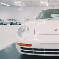 Video: Esta podría ser la mejor colección privada de Porsche en el mundo... siempre y cuando seas fan del blanco