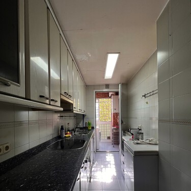 Así se reformó una cocina completamente desfasada y con un almacenaje muy limitado: ahora es la joya de la corona  