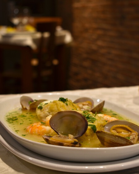 Huevos Con Bechamel Y Gambas En Salsa De Almejas C Casa Zaca