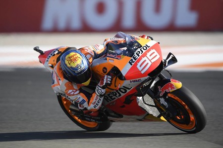 Michele Pirro insinúa que la prohibición de los wild cards en MotoGP es una venganza de Honda hacia Jorge Lorenzo