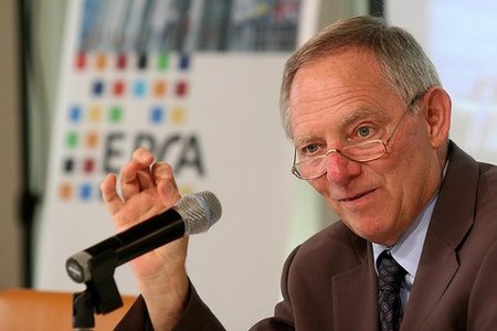 Schäuble quiere que la banca condone el 50% de la deuda griega