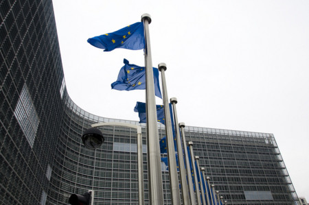 Bruselas señala un primer camino para la regulación de Uber